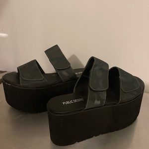 Public Desire/Dolls Kill Platform Sandals army green/Velcro